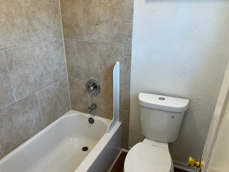 1040 Martin Luther King Jr Ave #1 — Photo 13