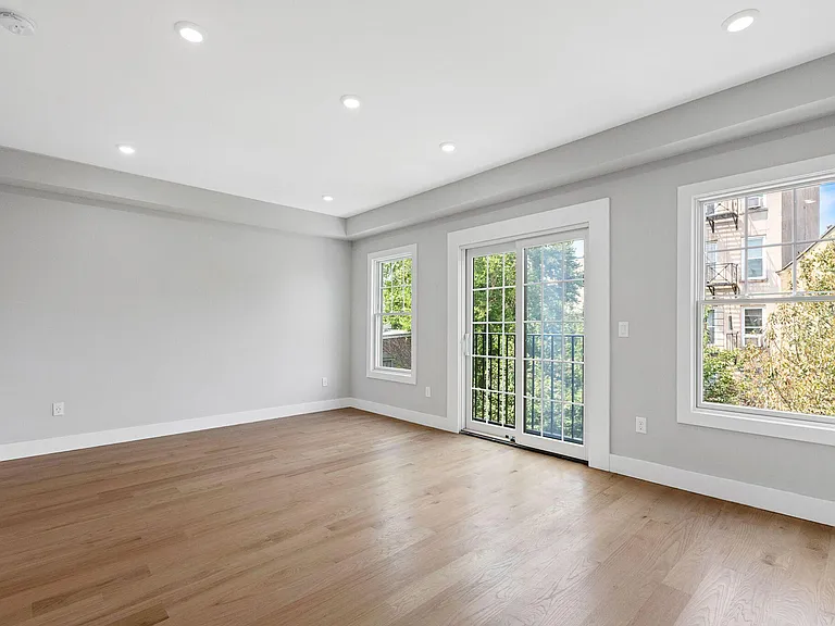 628 Bloomfield St #2 — Photo 3