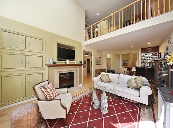 3rd image of 7655 Park View Ct