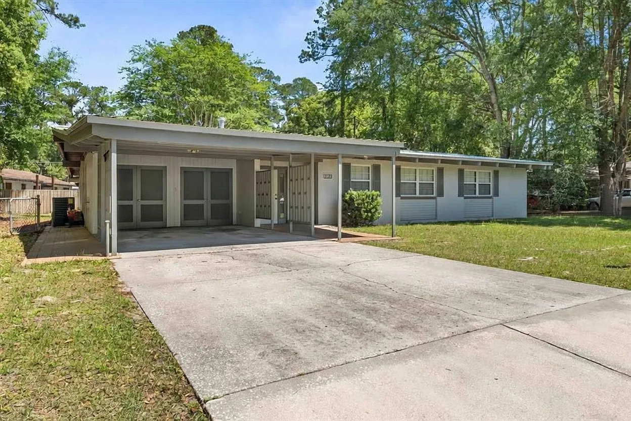 4 bed, 2.5 bath, 2400 sqft, $3,000 — Photo 2