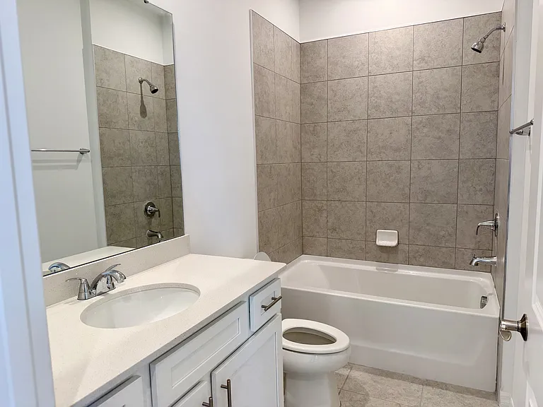 826 Castleford Ave NE — Photo 13
