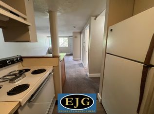 72 Main St APT 5, Raymond, NH 03077