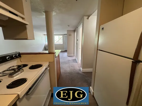 72 Main St APT 5, Raymond, NH 03077