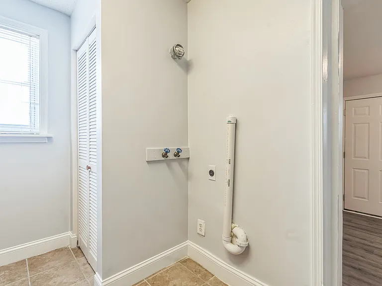 1608 West St SE — Photo 8