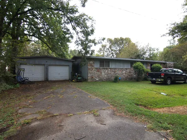 415 Dismukes St, Lonoke, AR 72086