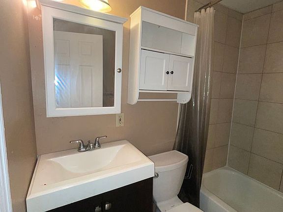 4th image of 104 River St APT 106-4