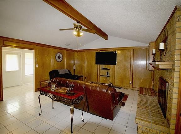 4th image of 2601 Meadow Creek Dr
