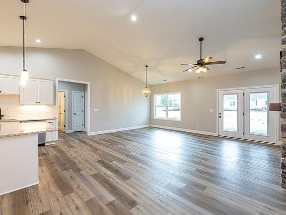 5th image of 405 San Antonio Dr