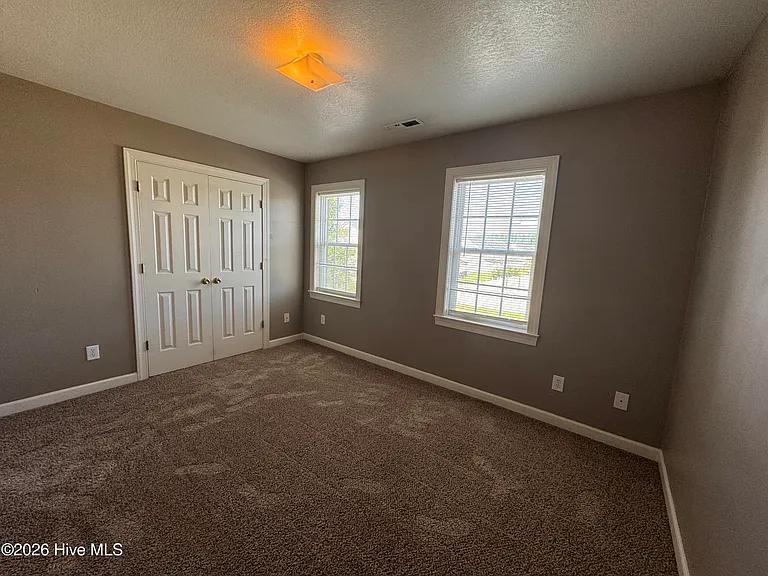 302 Streamwood Dr — Photo 5