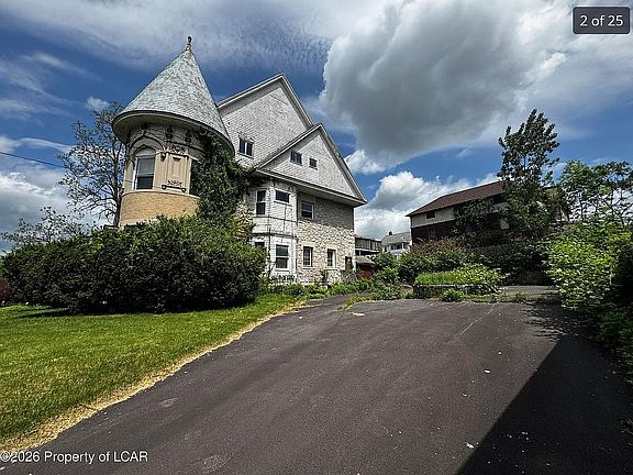 3rd image of 1021 Richmont St