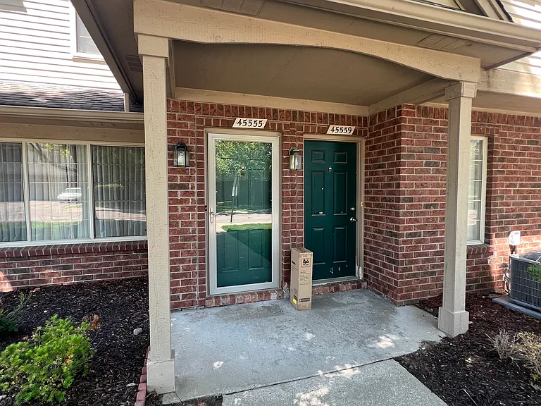 45555 Hidden View Ct — Photo 1