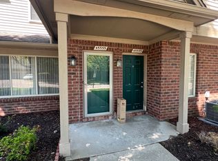 45555 Hidden View Ct, Utica, MI 48315