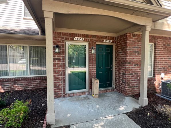 45555 Hidden View Ct