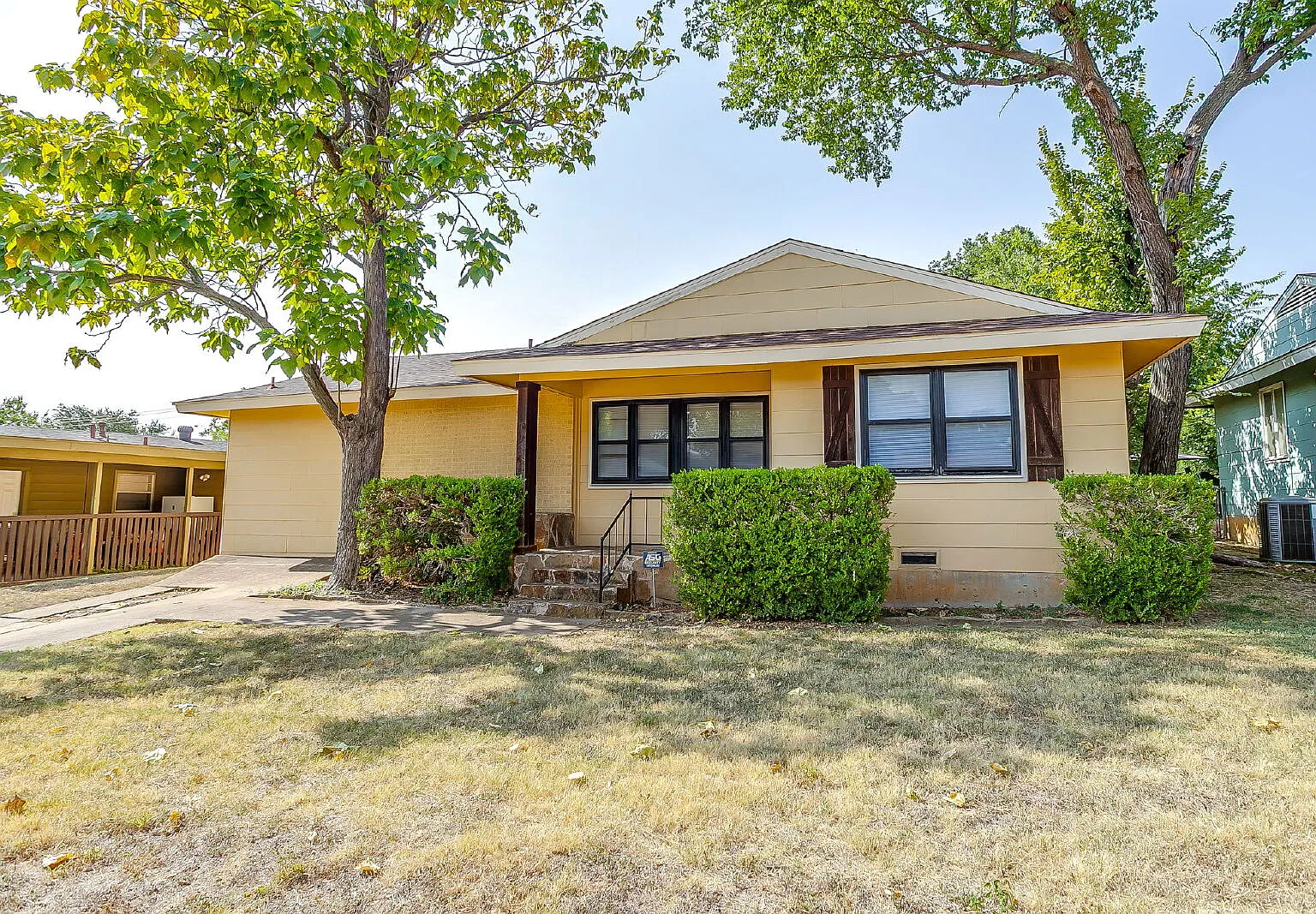 3 bed, 2.0 bath, 1400 sqft, $1,950 — Photo 2