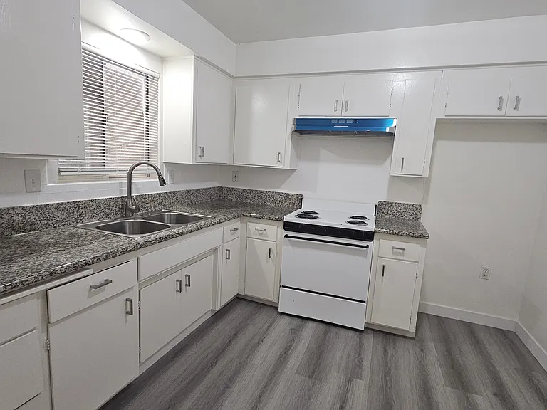 826 N Barranca Ave — Photo 6