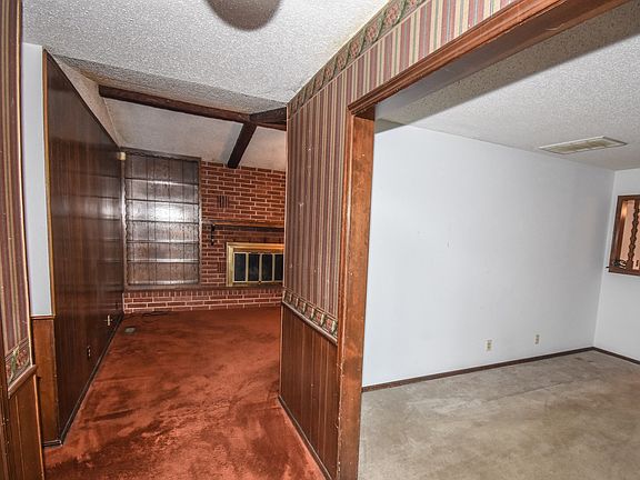 3rd image of 105 Mockingbird Ln