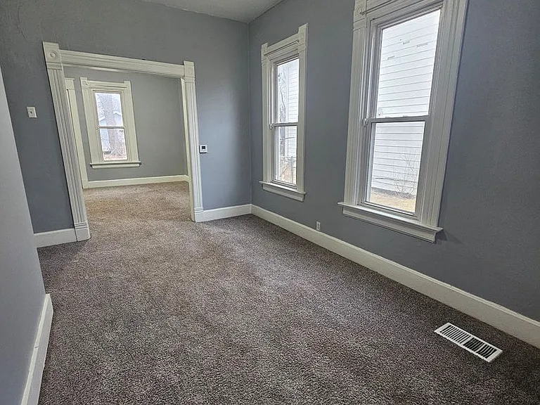 1912 Dixwell St — Photo 2