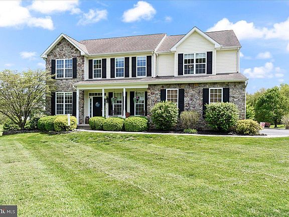 4th image of 9 Peacedale Ct