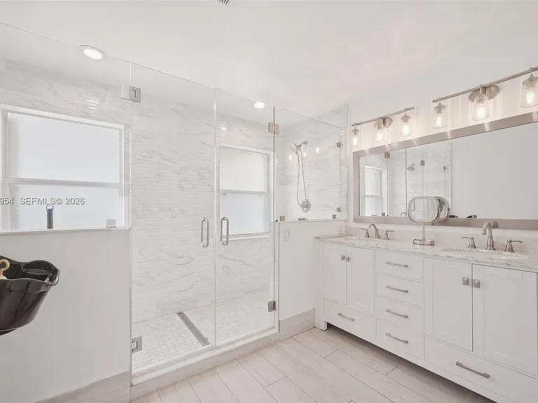 685 SW 198th Ter — Photo 17