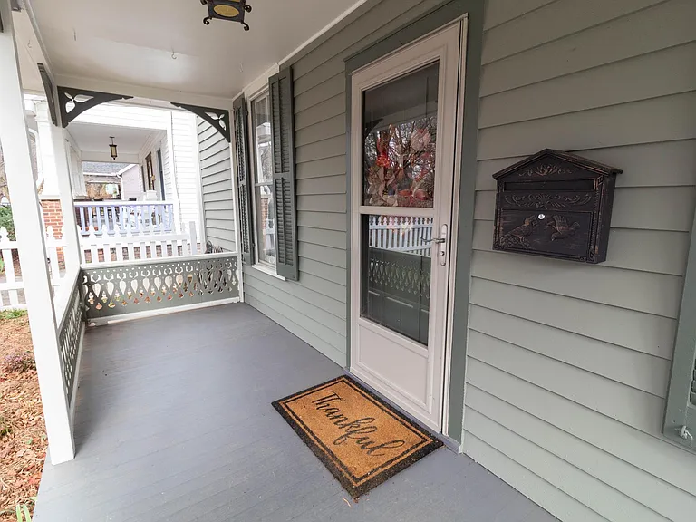 625 S Poplar St — Photo 2