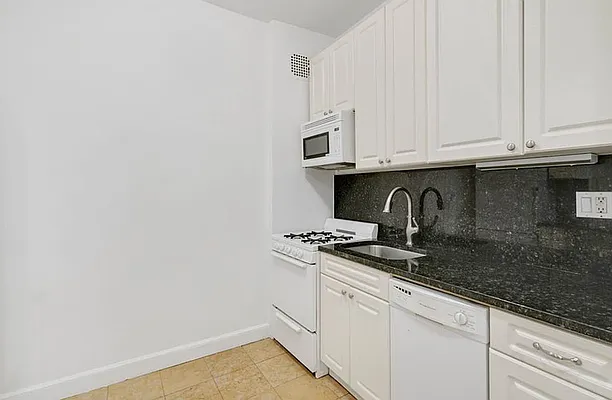 Rented by CitySites Real Estate Group | media 14