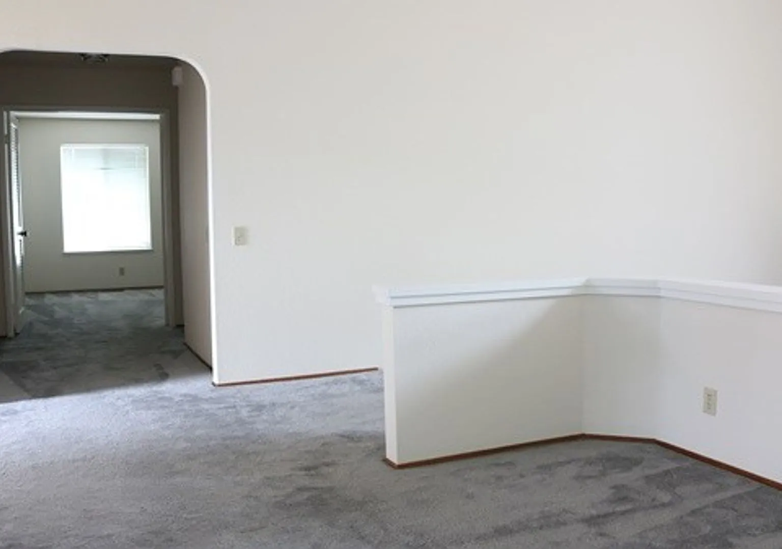 $4300 Excellent 3 Bed 2 Bath Home! — Photo 3