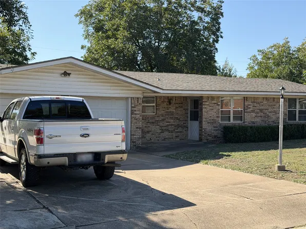 111 E Dawn Dr, Robinson, TX 76706