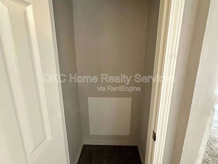 8417 S Villa Ave — Photo 12