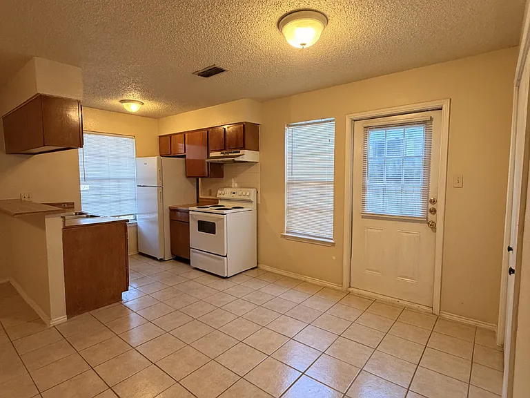 808 W Olmos Dr — Photo 14