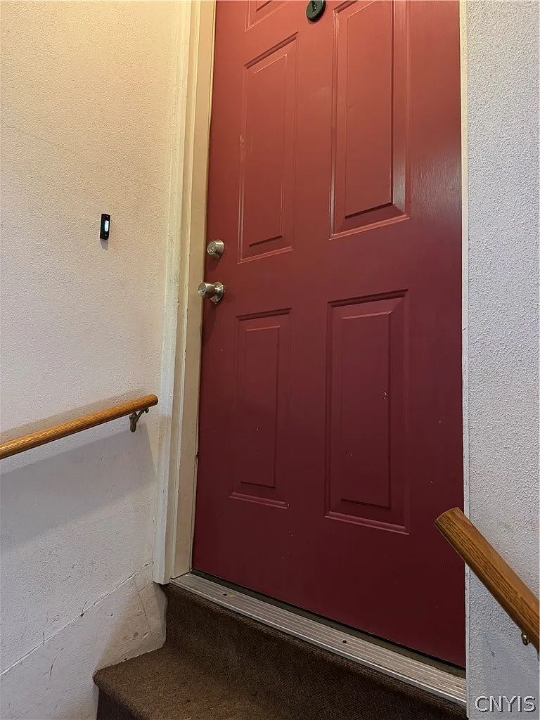 3 bed, 1.0 bath, 2128 sqft, $1,200 — Photo 3