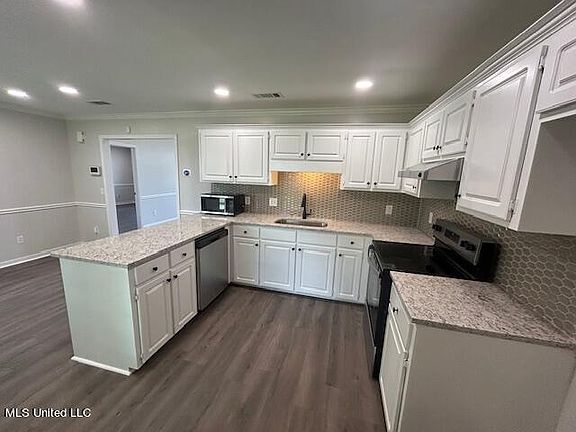 3rd image of 9930 Crooked Creek Cir