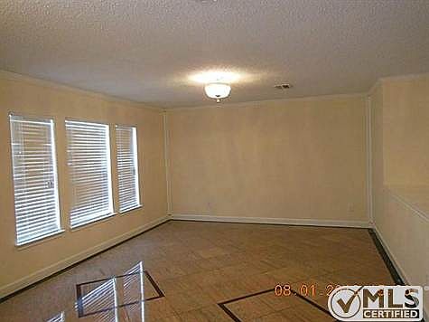 4th image of 2004 Delaford Dr