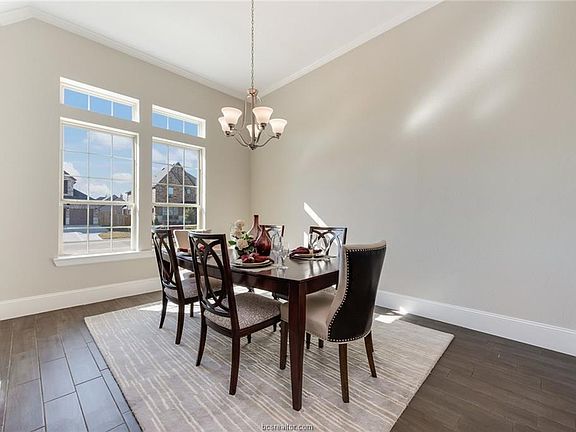 5th image of 4307 Egremont Pl