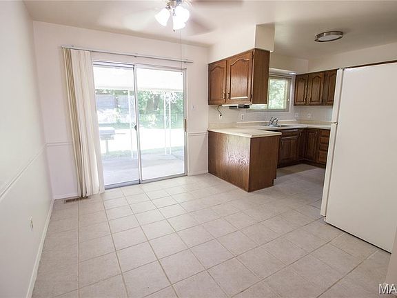 4th image of 2379 Wesglen Estates Dr