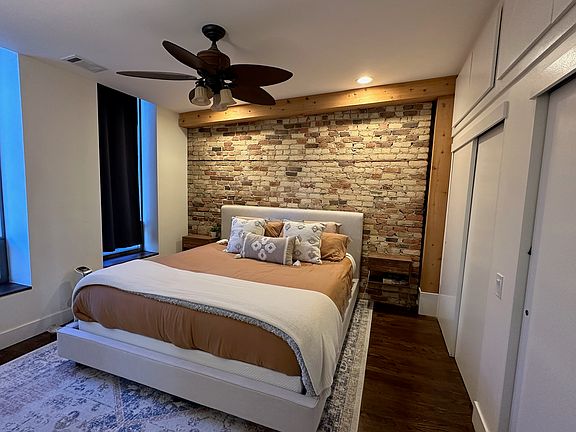 3rd image of 449 N Wells St APT 3E