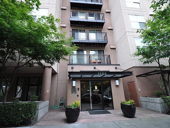 4th image of 1323 Boren Ave APT 611