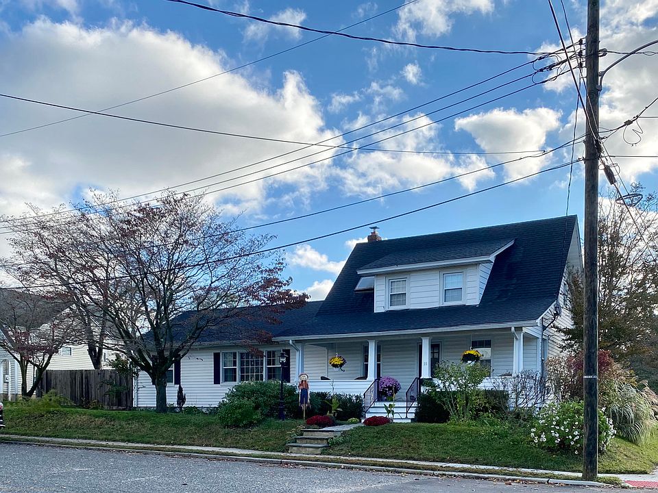 1st image of 26 Pine Ave