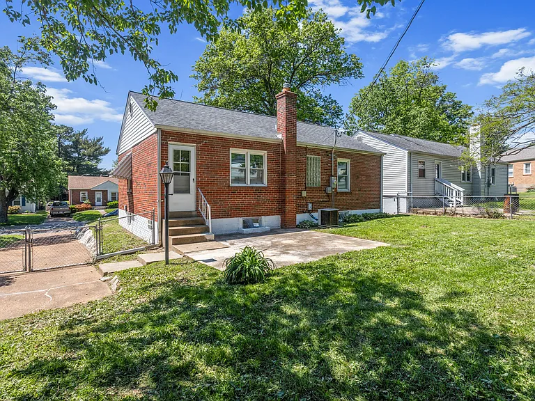 10335 Saint Henry Ln — Photo 19