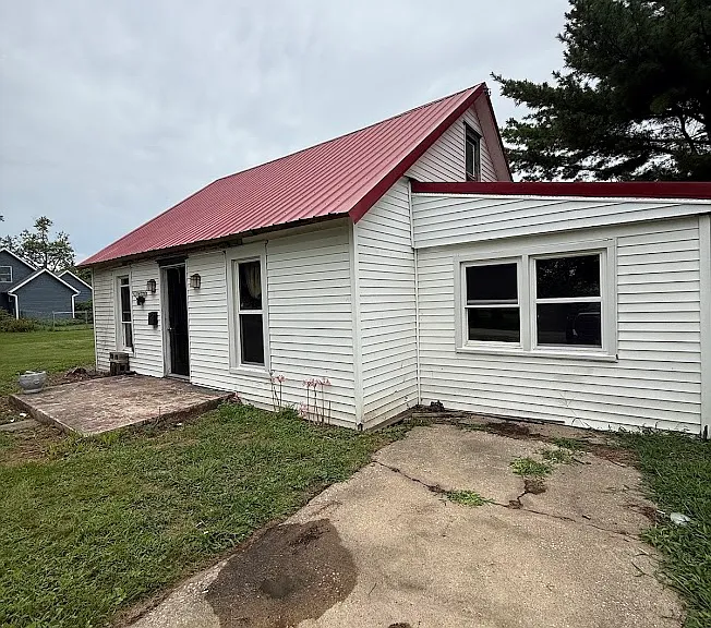 221 E Cherry St — Photo 3