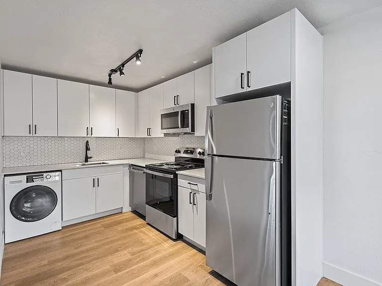 Marion Street Apartments — Photo 31