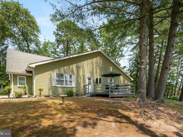 19 Cedar Ave, Manahawkin, NJ 08050