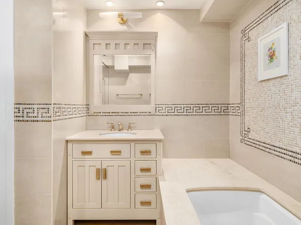 106 Central Park South image 8 of 12