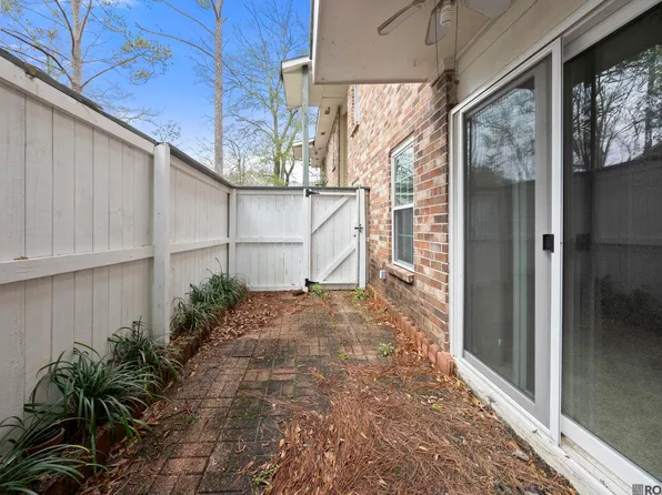 9855 Jefferson Hwy #W-21, Baton Rouge, LA 70809