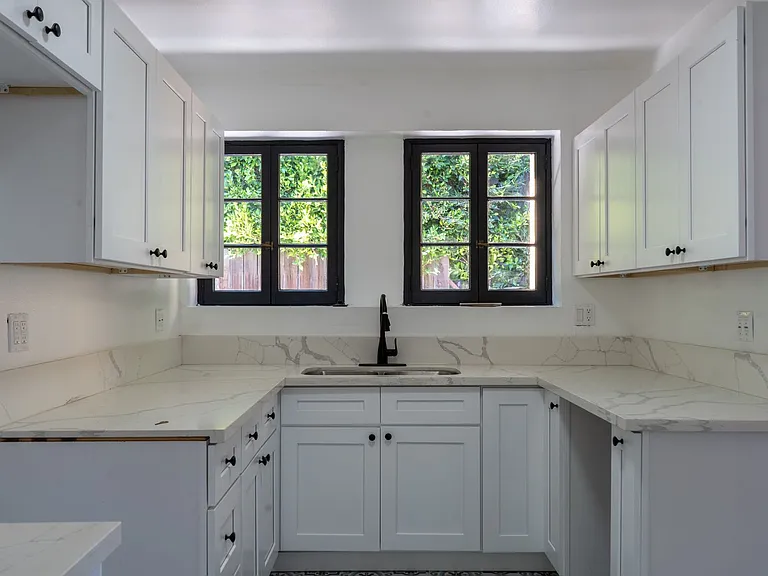 1521 S Stanley Ave — Photo 20