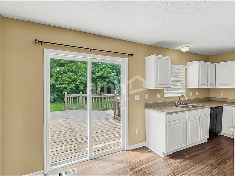 665 Norfolk Sq N — Photo 6