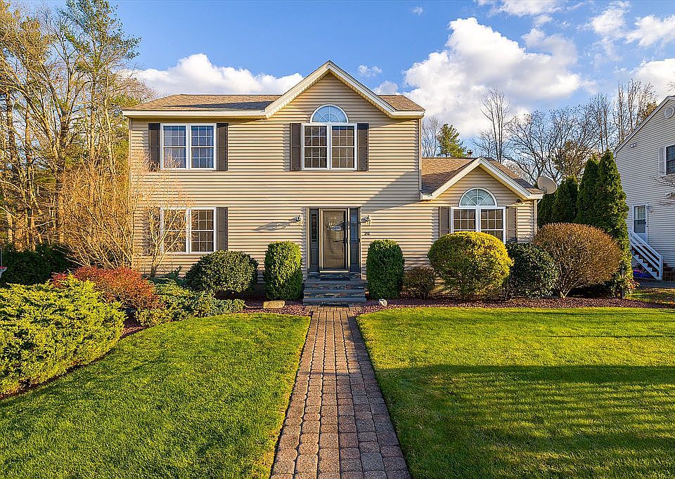 1st image of 20 Colonial Dr
