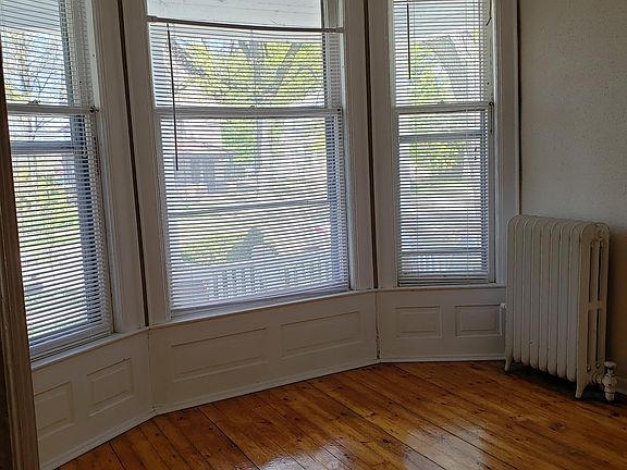Living area with bay windows