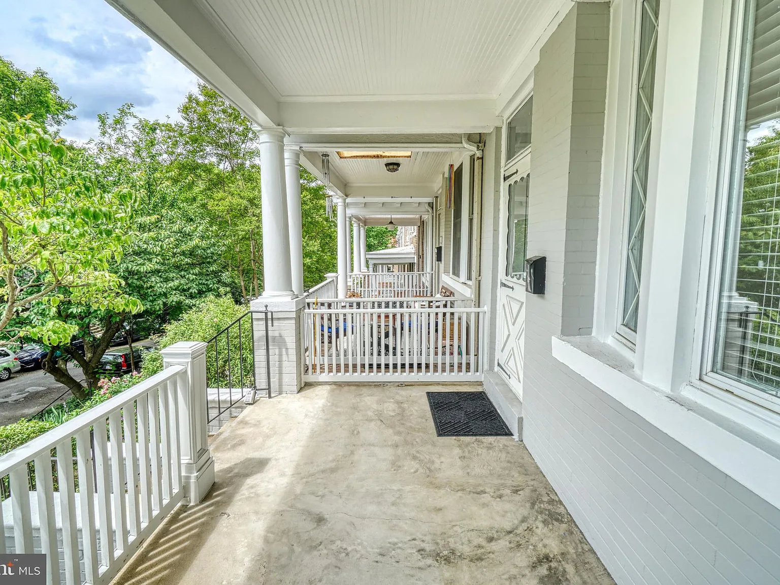 4 bed, 2.0 bath, 2356 sqft, $5,800 — Photo 3