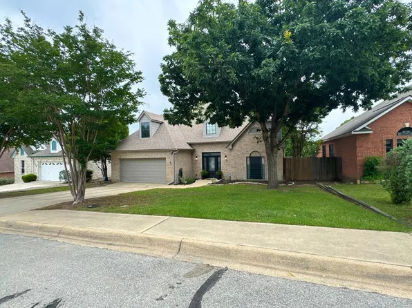 715 Oak Hollow Dr, Kerrville, TX 78028