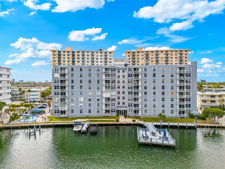 430 Golden Isles Dr #707 — Photo 15